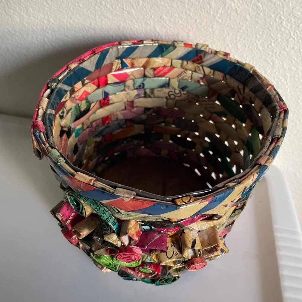 Vintage Woven Paper Planter Basket Handmade Multi-Colored‎ newsPaper Flowers